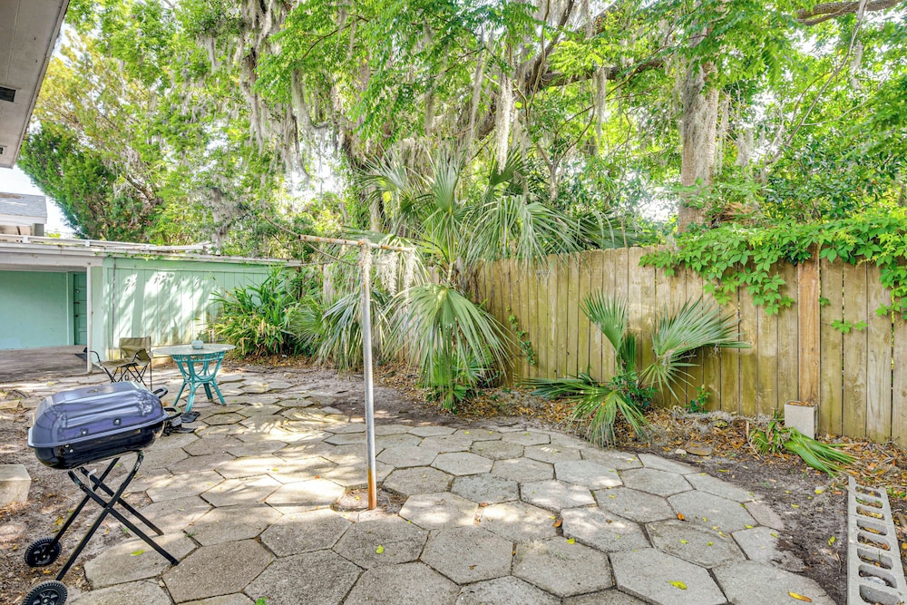 4 Mi to Daytona Boardwalk & Beaches: Cute Cottage