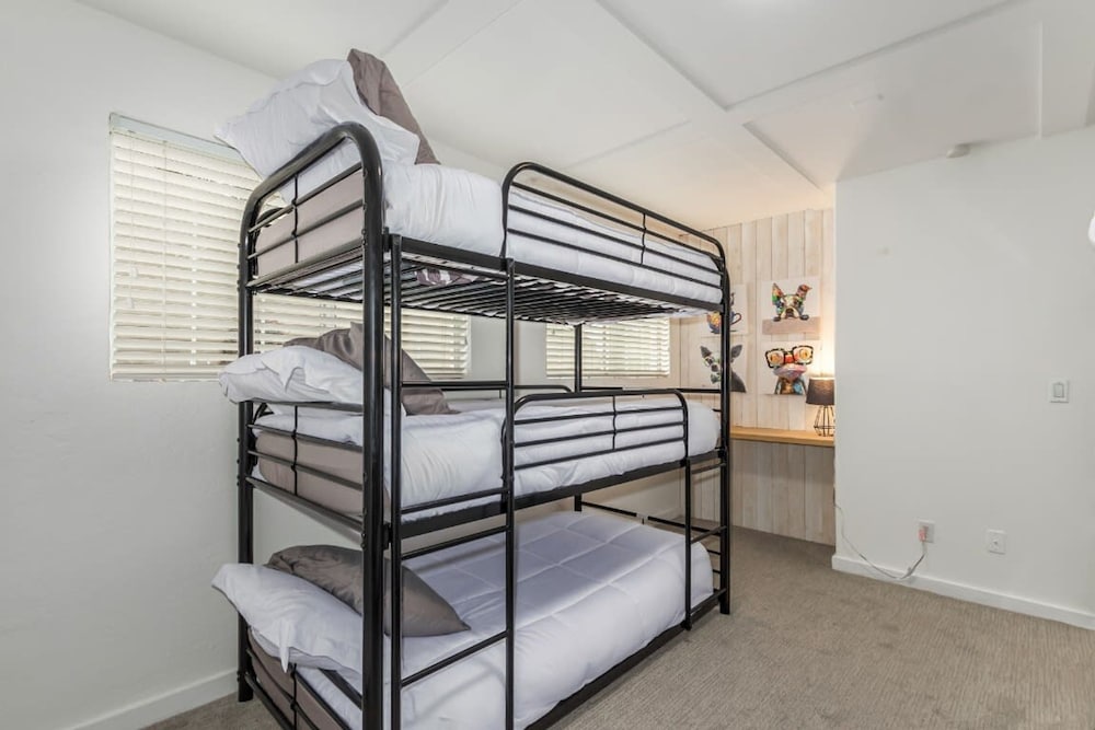 Sunburst Estate Htd Pool Putt Grn Sleeps 14