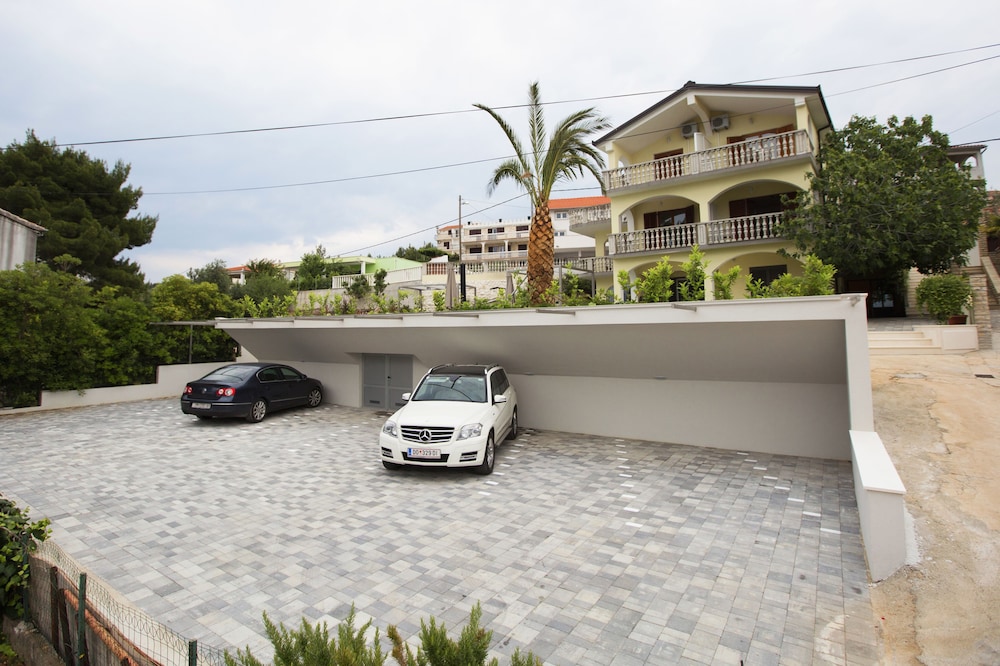 Apartments Bago