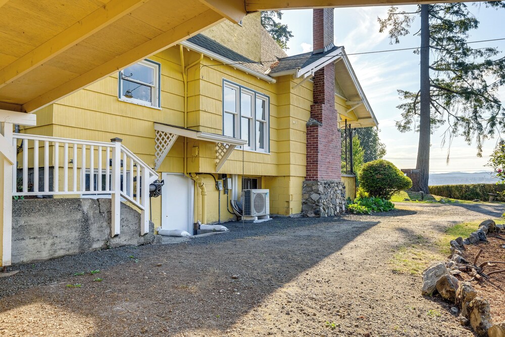 Historic Waterfront Retreat in Port Orchard! view 4