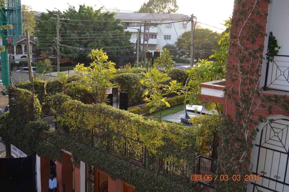 Samra Court photo 3