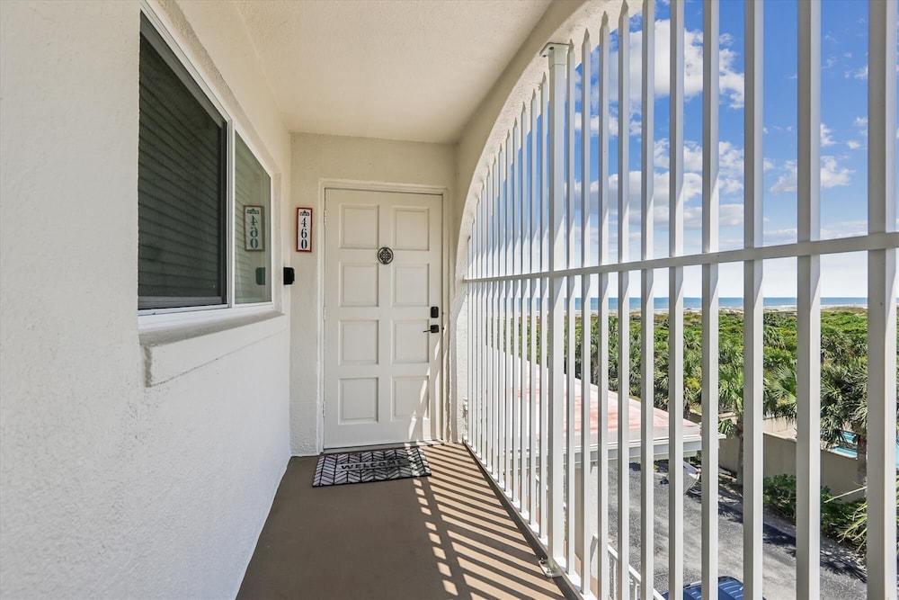 Oceanfront 3BR Condo: Gated, Breathtaking View