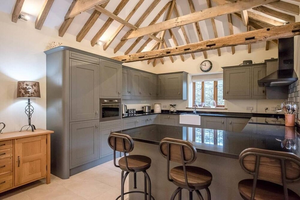 Granary Barn in Base Green