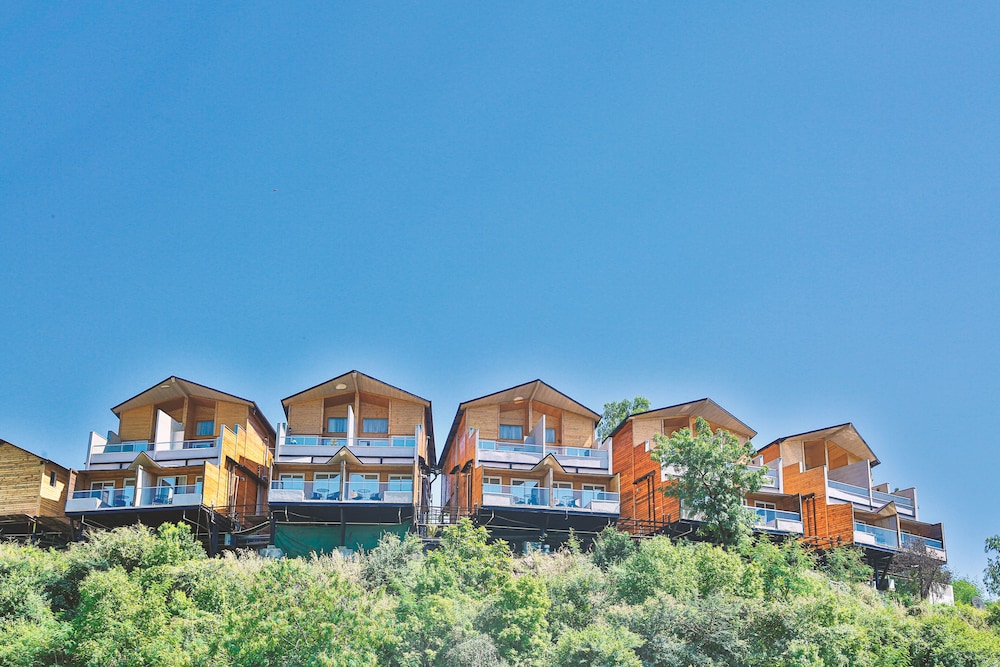 Bamboo Saa Resort & Spa