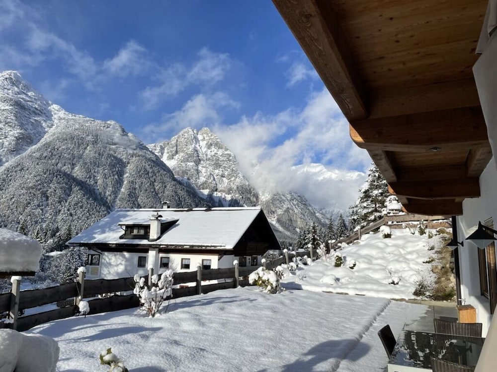 Holiday Apartment Alpengluhen