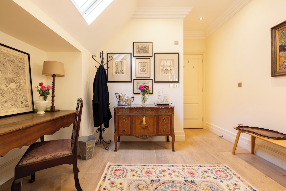 Paddington 7-bed 13-guest Massive House W/patio