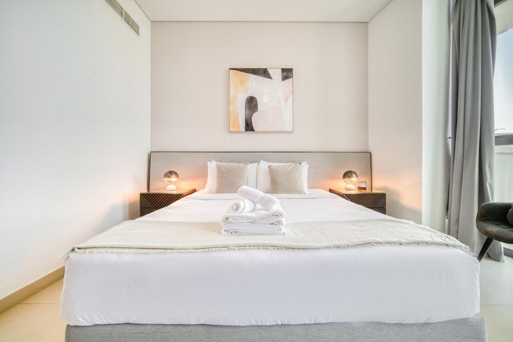 Contemporary Apt With Burj Khalifa View
