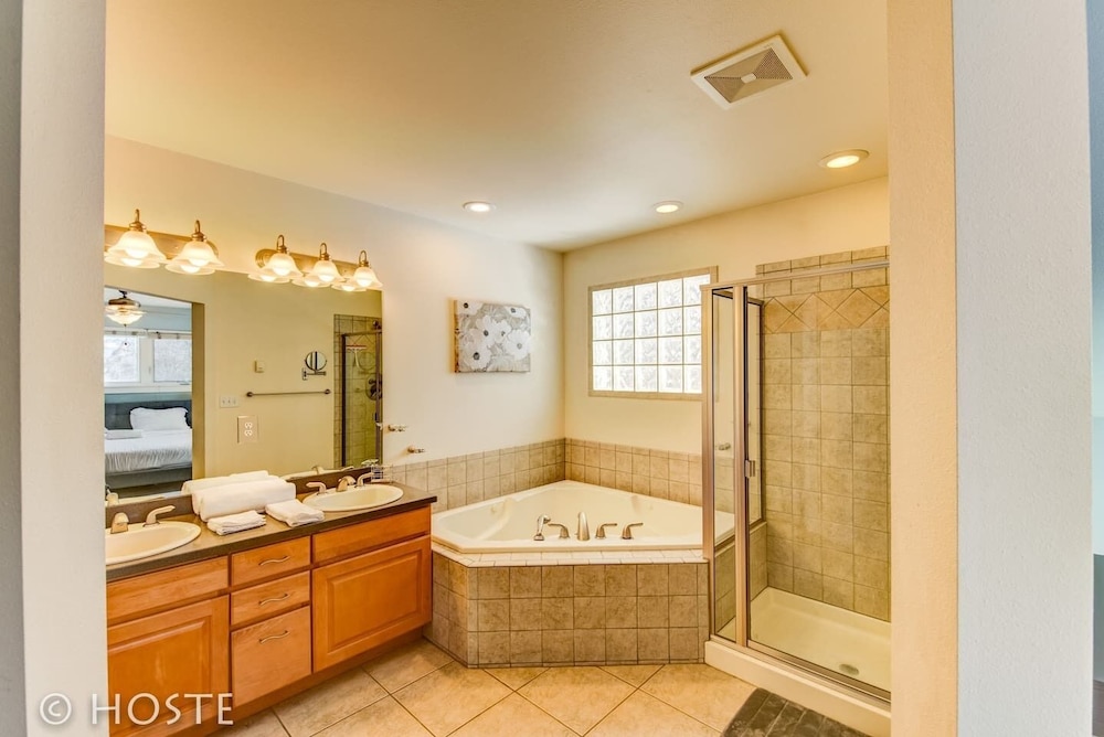 3BR Classic Home Quiet Neighborhooddog Friendly view 3