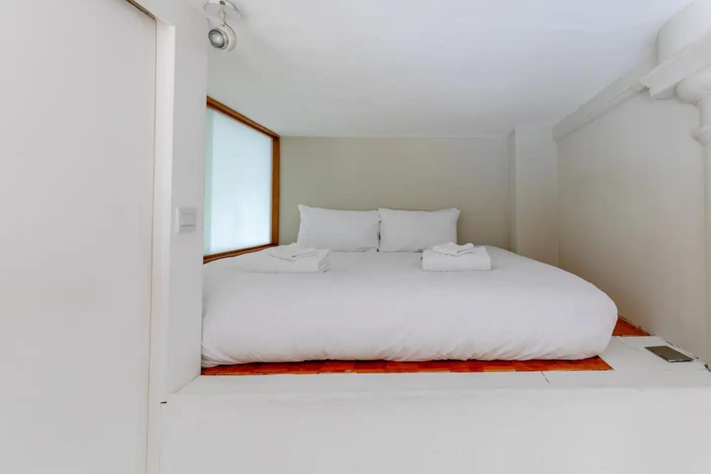 Tastefully Curated Mezzanine Studio Flat Hackney!