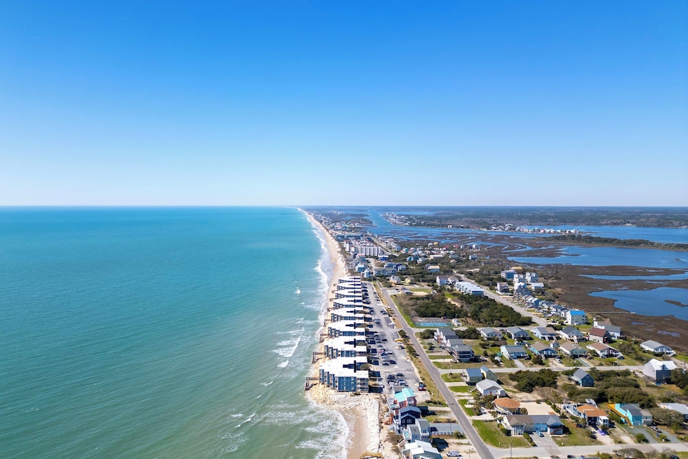 Steps to Sand! 3rd-floor North Topsail Beach Condo
