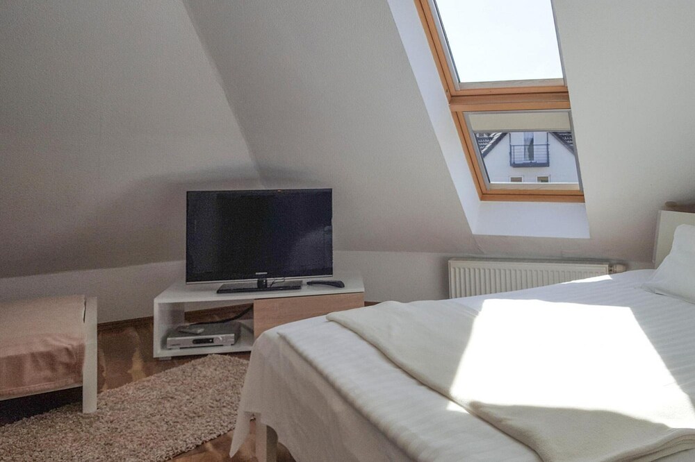 Large, Comfortable Holiday Villa, Private Garden view 4