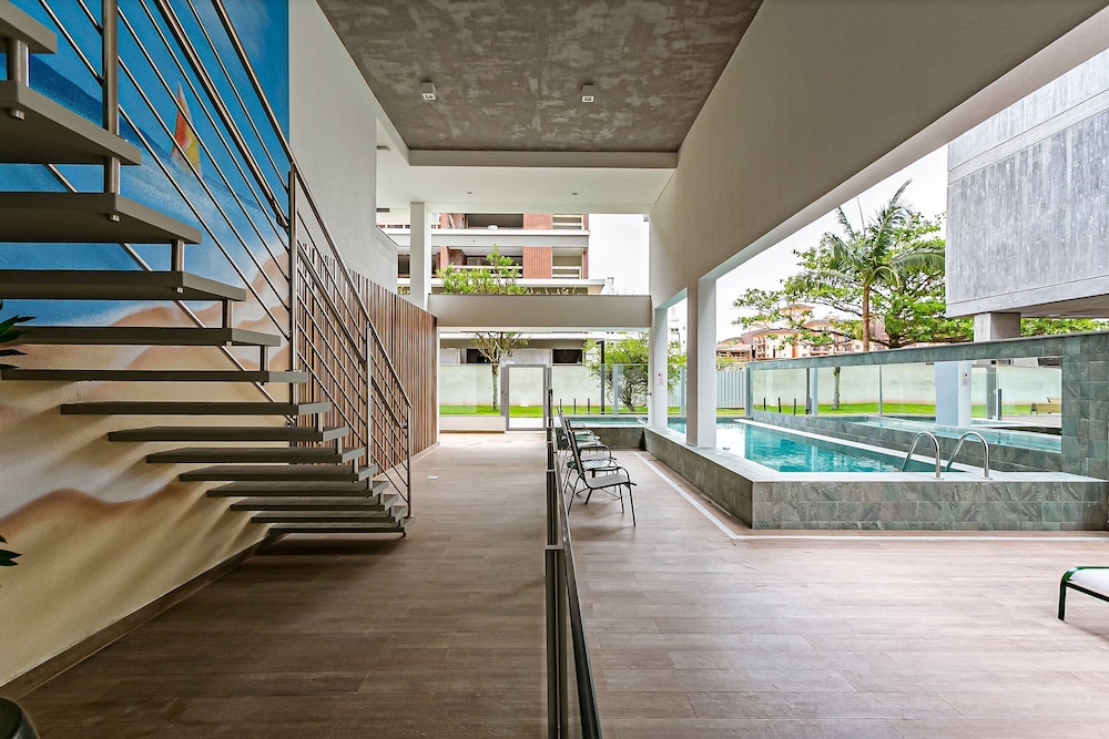 Modern duplex w/jacuzzi 240m beach JRR410