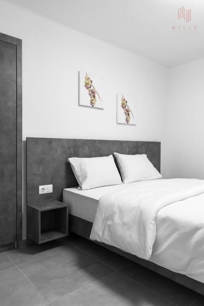 Consul Apartment Nilie Hospitality MGMT view 2