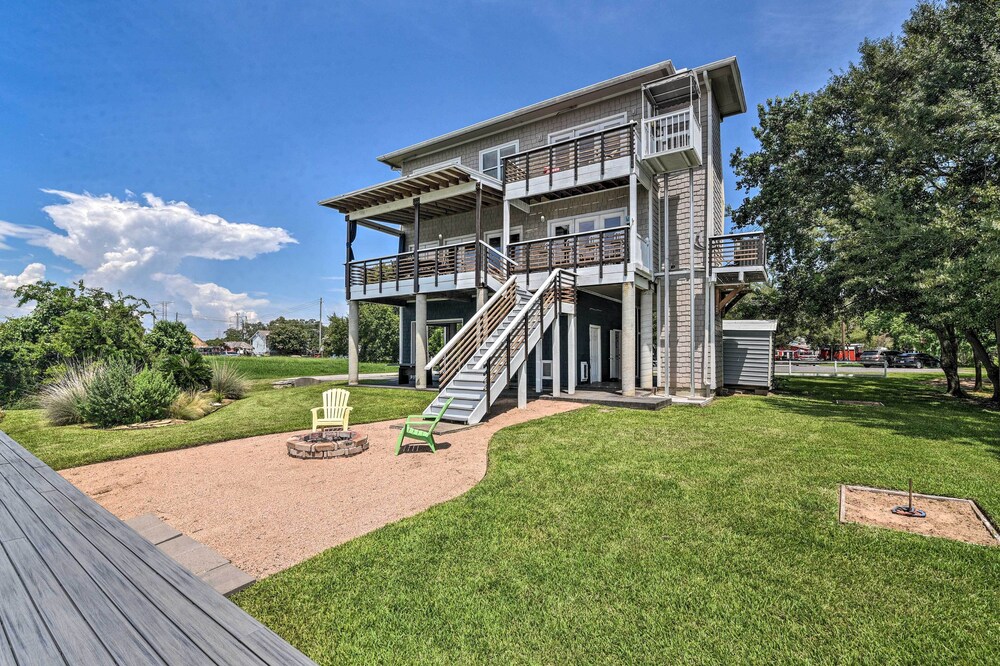 Secluded Seabrook Waterfront Home w/ Patio! view 4