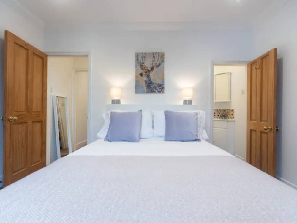 Charming Period Home Near Surbiton With Garden
