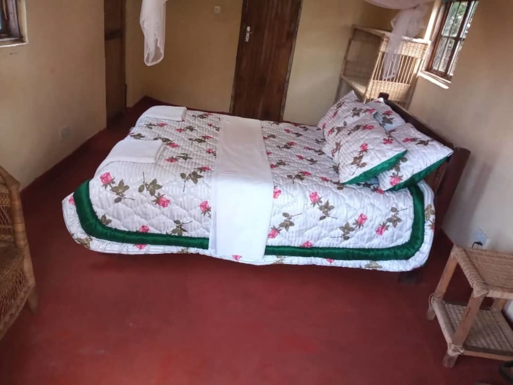 Impeccable 3-bed Cottage in Cape Maclear view 4