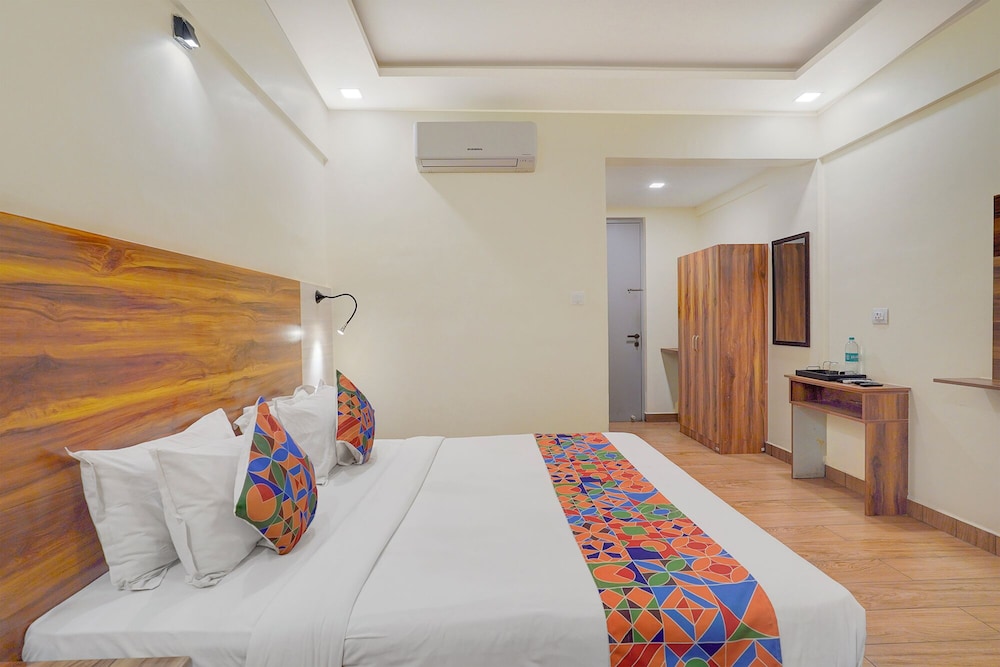 Fabhotel East Land