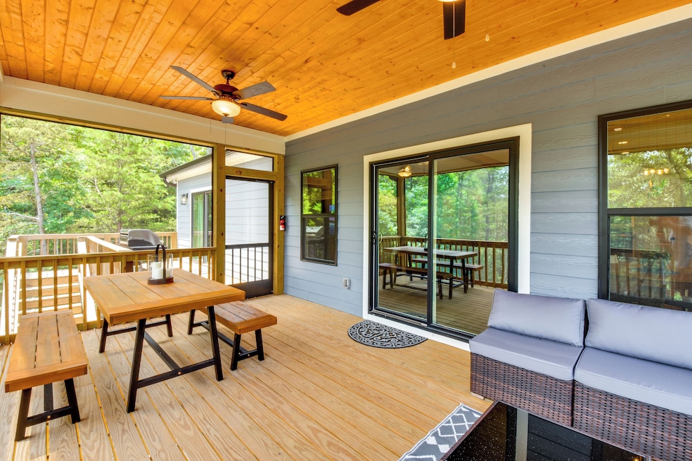 Boat Dock + Lake Hartwell Access: Family Getaway!