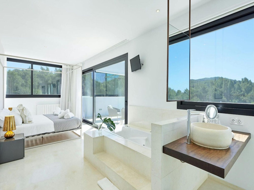 Holiday Home With Outdoor Cinema