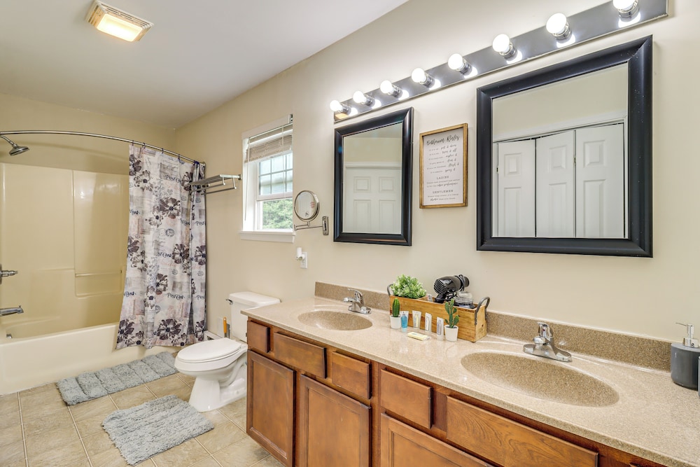 Family Retreat w/ 2 Game Rooms & Deck in Long Pond