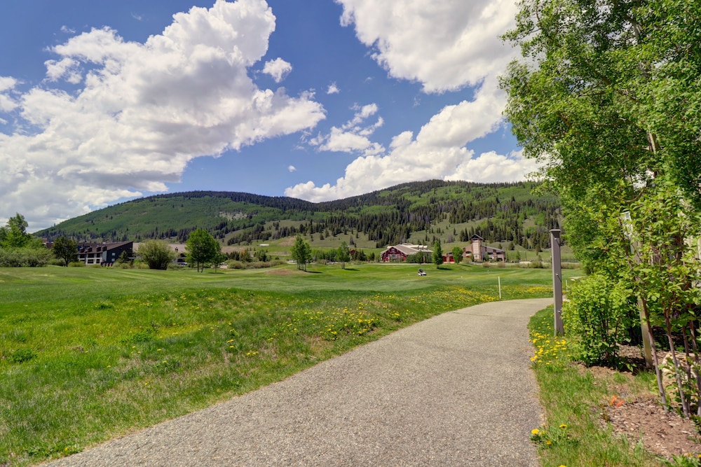 Summit County Vacations - Newly Renovated, Slope-Side Walk-In Walk-Out, Top Floor, Views of Ten Mile Range - ER4 by Redawning - Property Image 8