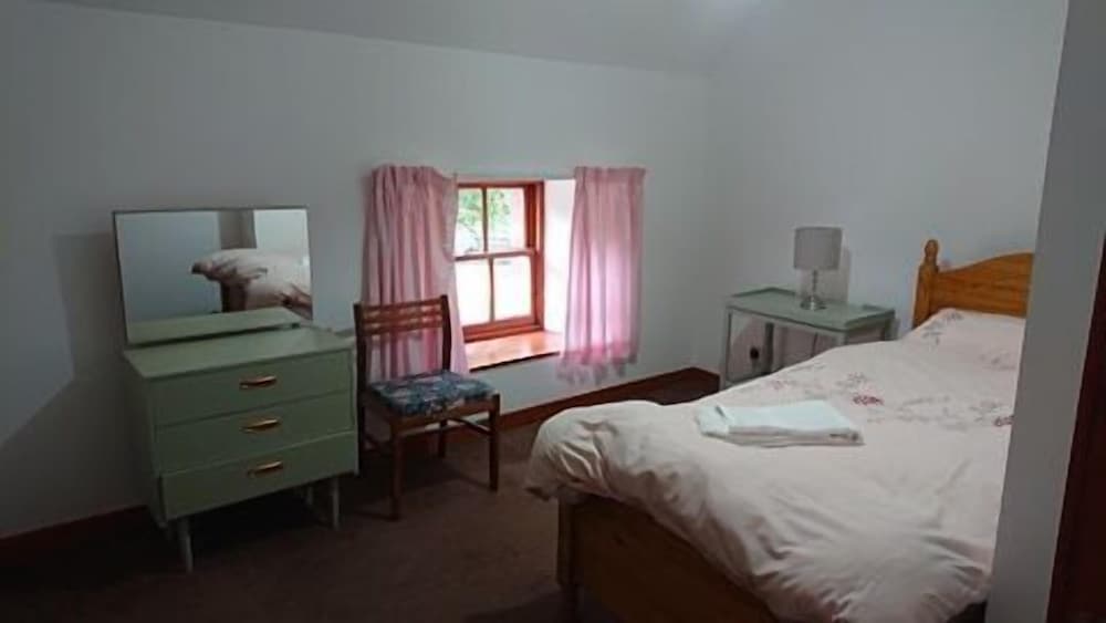 4-bed Property in Converted Coach House in Turriff view 4