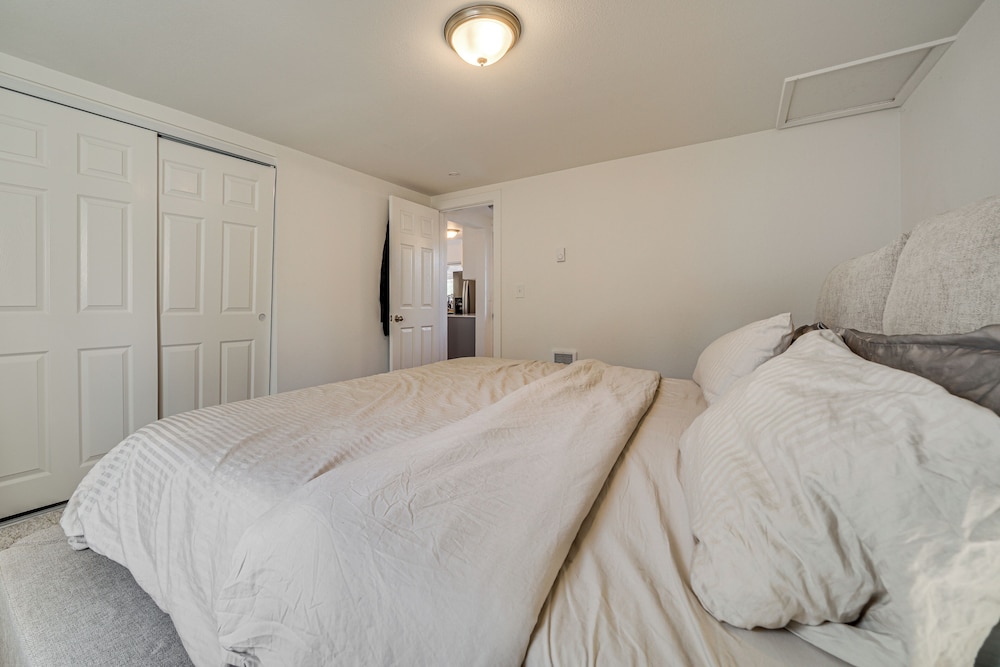 8 Mi to Downtown Seattle: Charming Home w/ Patio