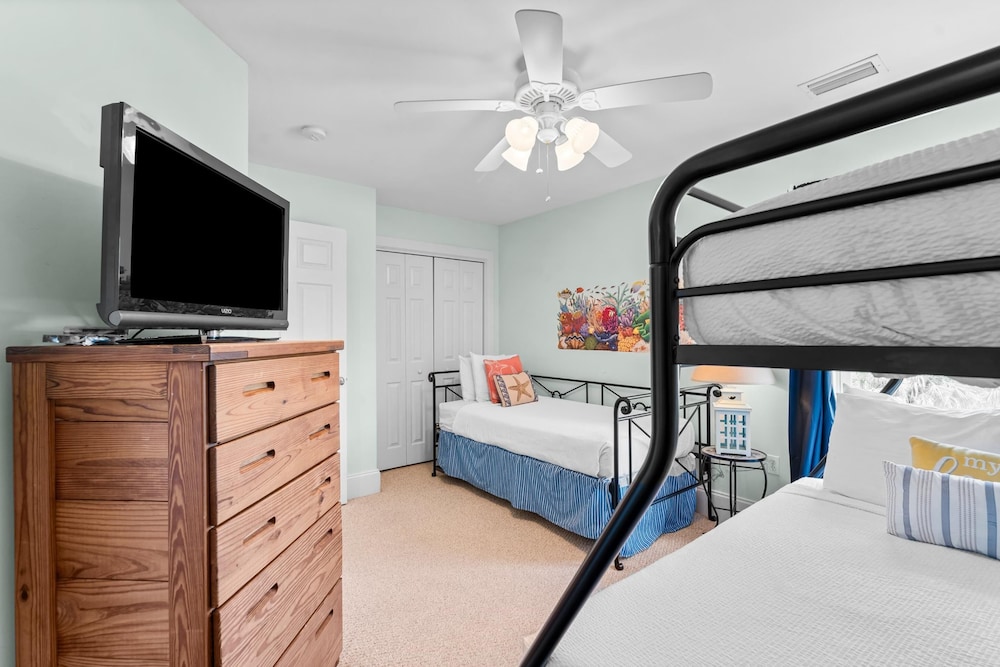 Pet Friendly Beach House - One Palm