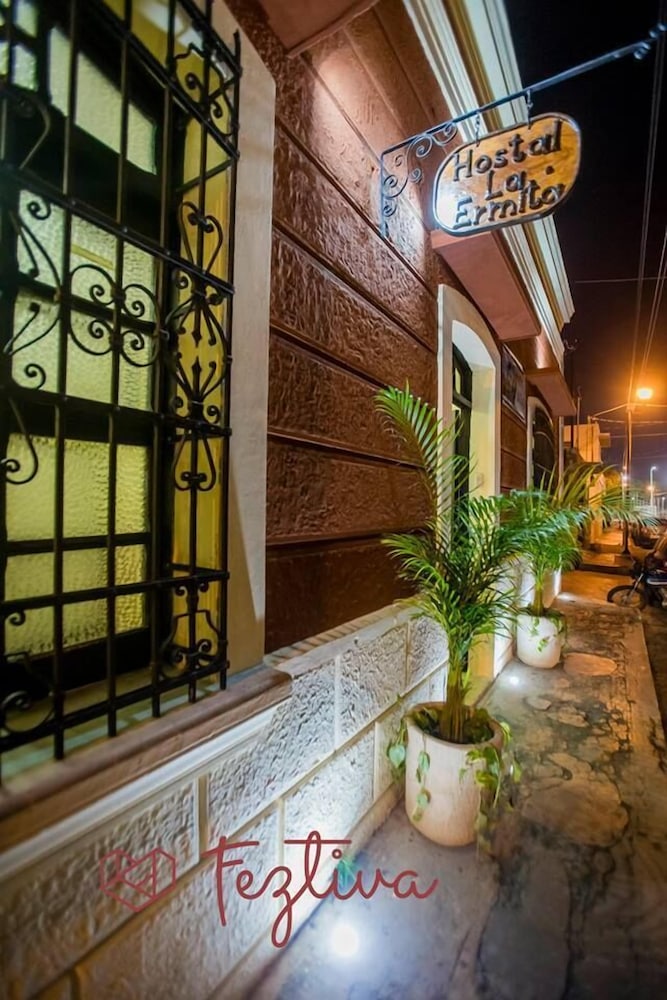Hostal La Ermita - Hostel