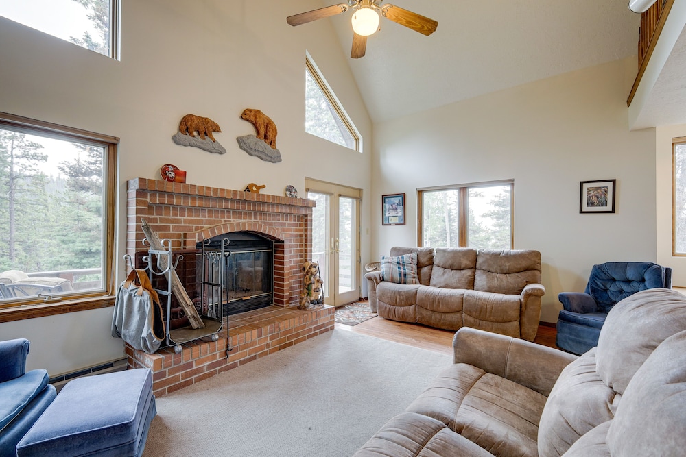 Beaver Vacations - Cozy Cabin w/ Deck  Fireplace in Beaver! - Property Image 1
