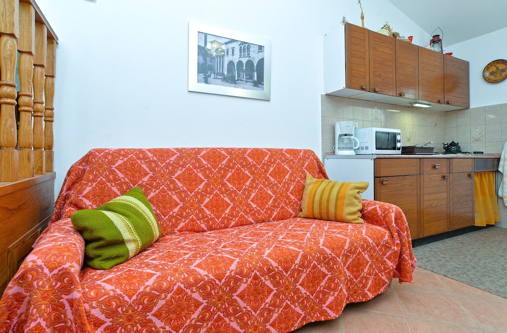 Apartment 522 view 5