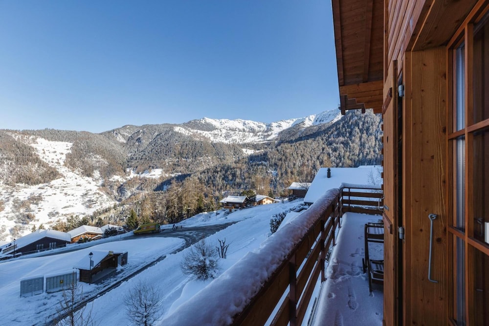 Montebello - Cozy Classic Swiss Chalet With Stunning Views