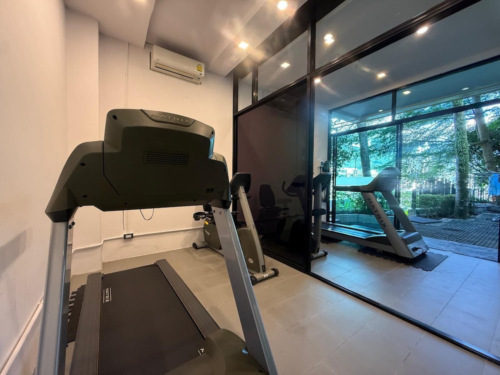 Emerald 215 - Studio With Balcony and Shared Pool