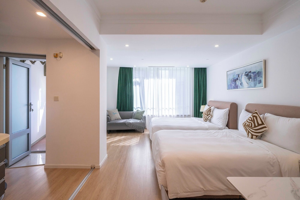 Tyms Xuhui Spacious 1BR APT