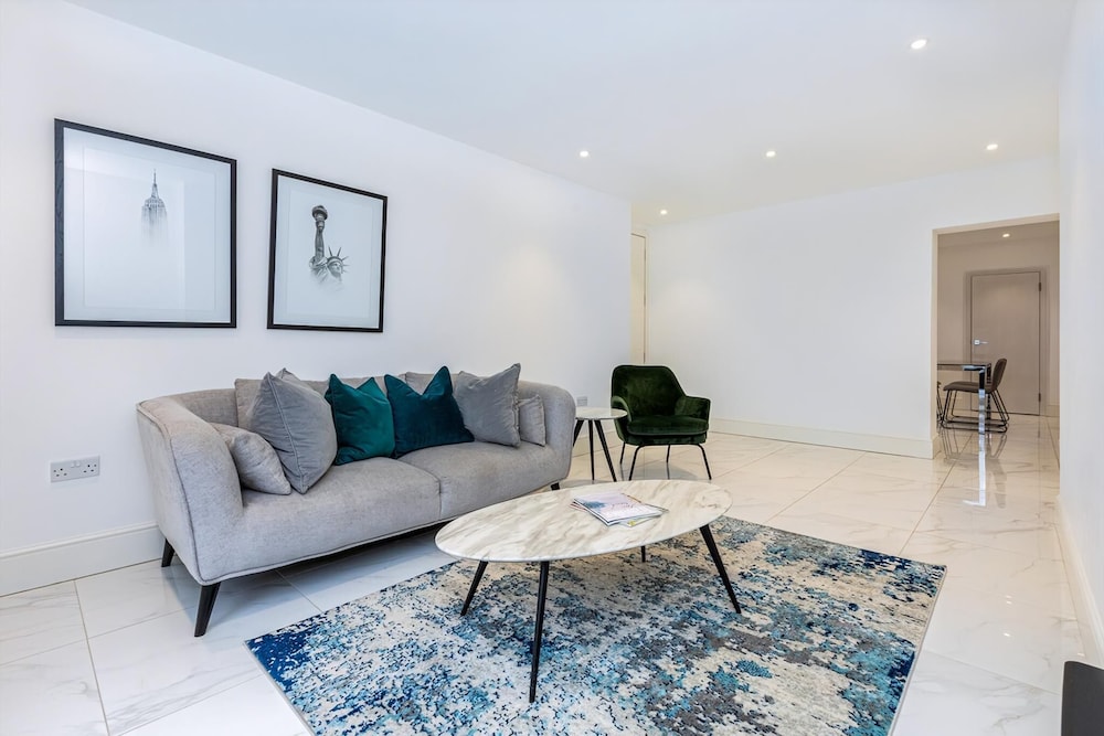 Modern Flat, Steps From Oxford Street!