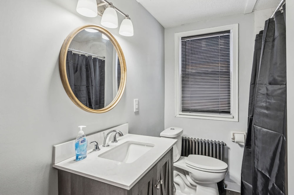 4BR 2BA Home in Charming St Paul - Sleeps 10