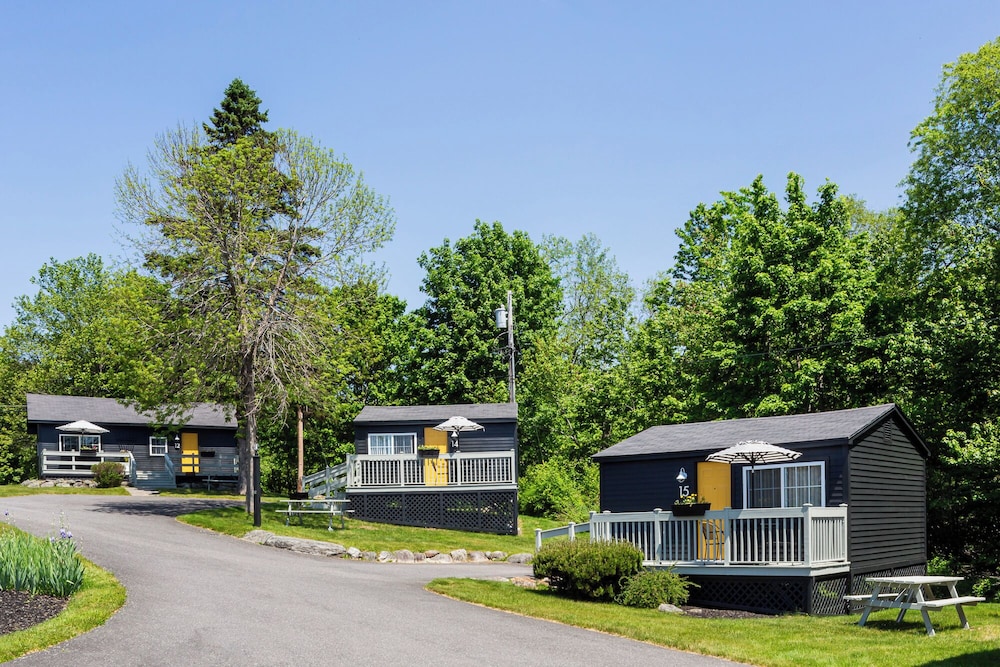 Seascape Motel & Cottages