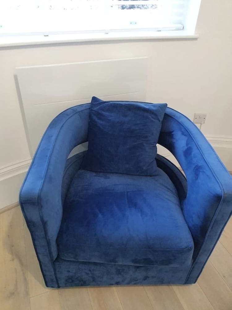 Lux Kings RD City Centre Studio Apartment Reading view 2
