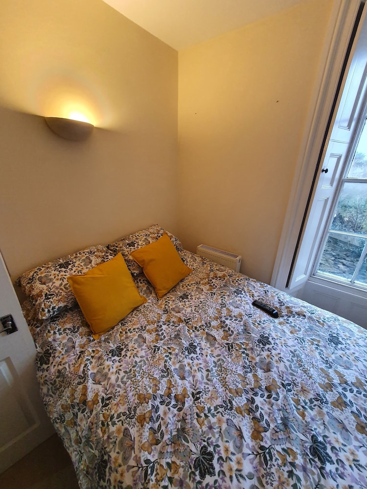 Impeccable 1-bed Apartment in Ilfracombe view 3