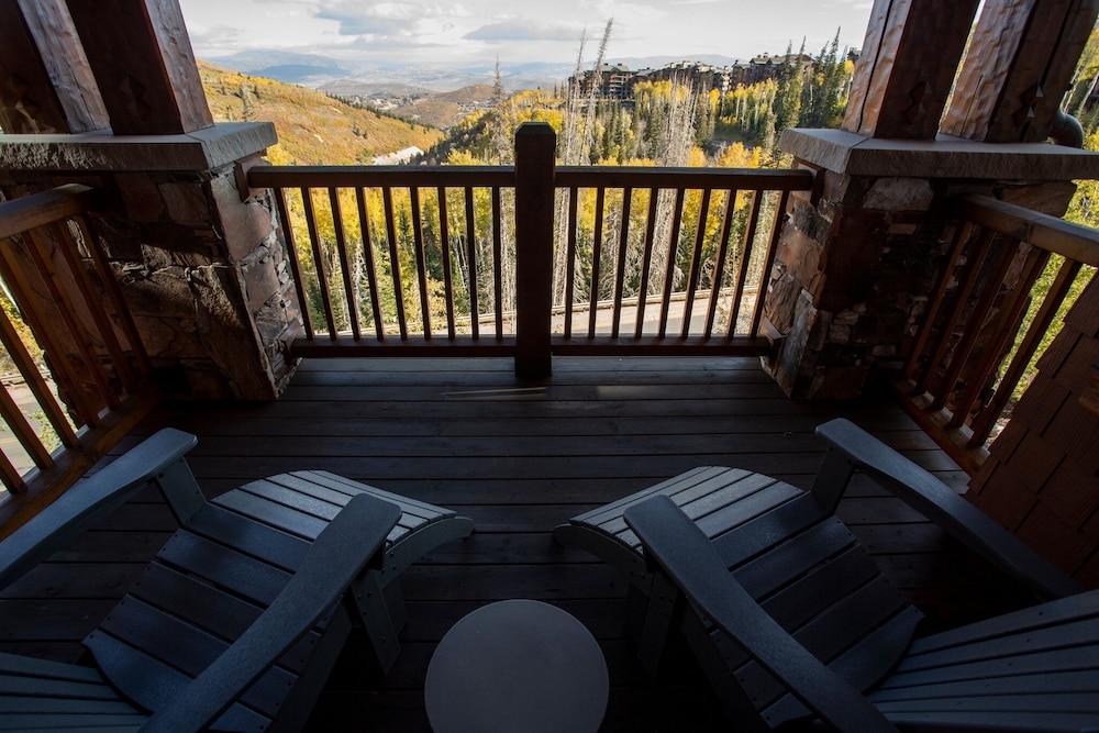 Grand Lodge - 3-Bedroom Deluxe #408 - Ski-in/out 3 Condo