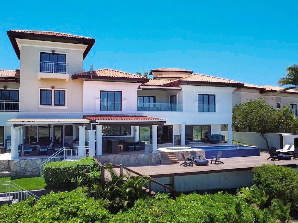 Pristine Bay 1005- Villa Loce 4 Bedroom Home