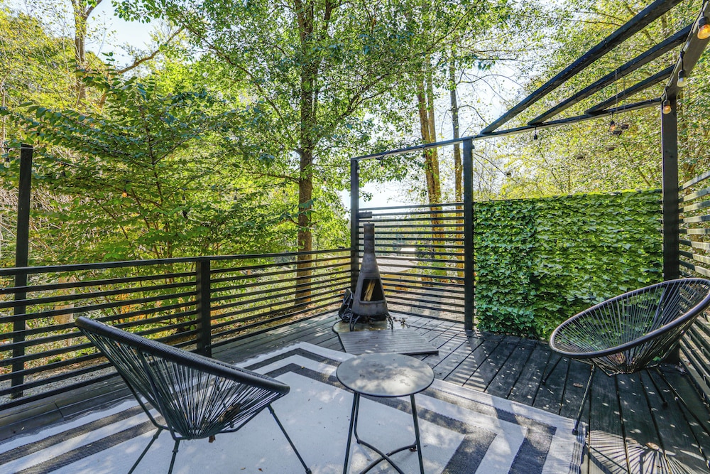 Blue Ridge Mountain Tiny Home: Escape to Nature!