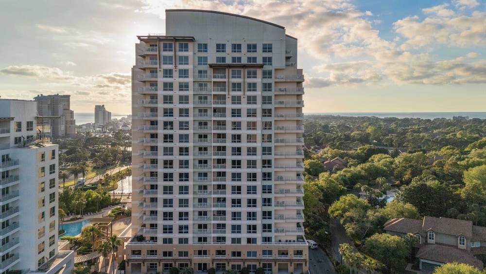 Resort Condo Steps to Beach Pool, Hot Tub, Tennis, Golf Sandestin, Miramar Beach