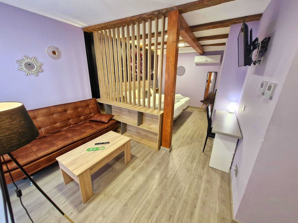 Feeling Home - Suites&Rooms