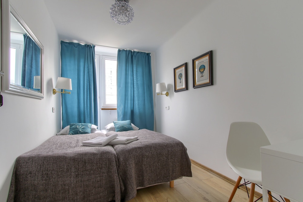 UNIT Short Rent Apartment by Warsaw Metro Station