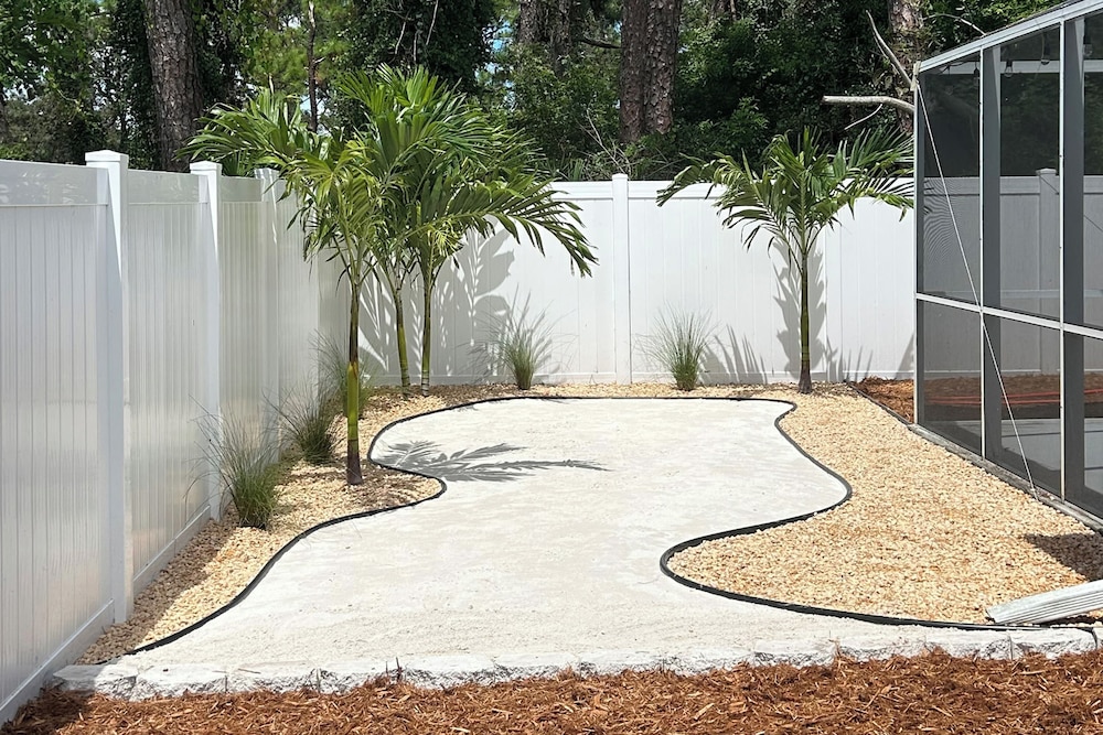 3 Mi to Manasota Key: Stylish Single-story Home!
