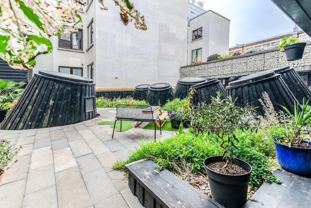 outdoor bbq area