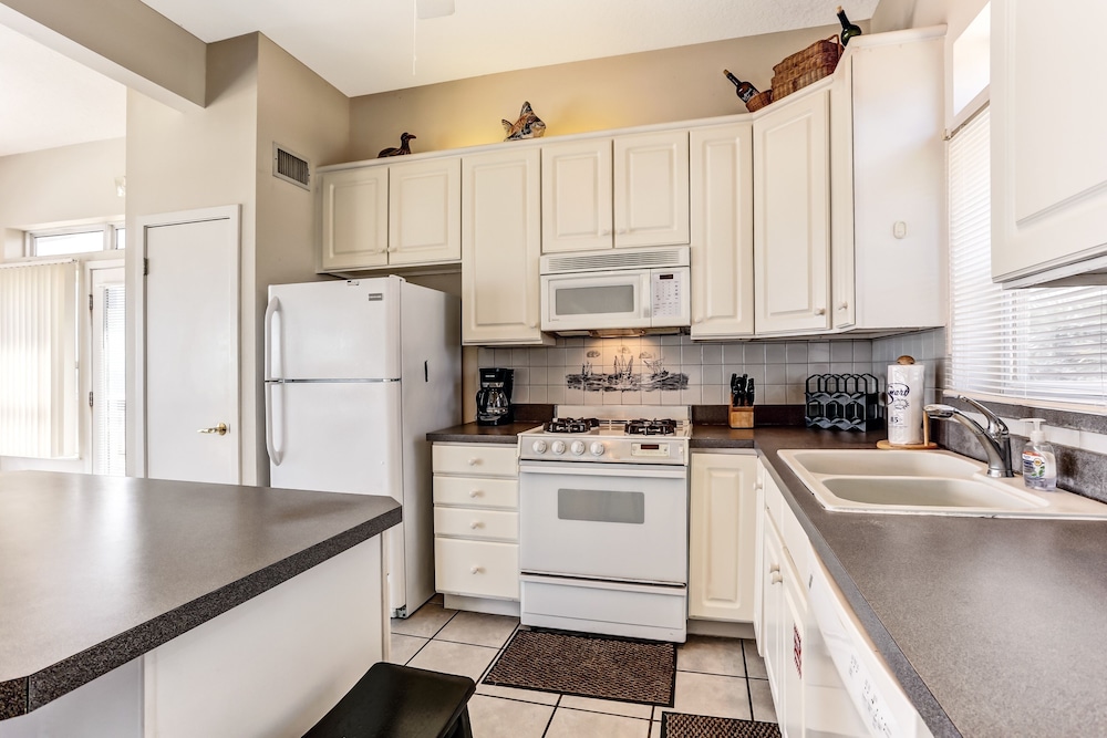 812 S. Fletcher - 3 Br Cottage