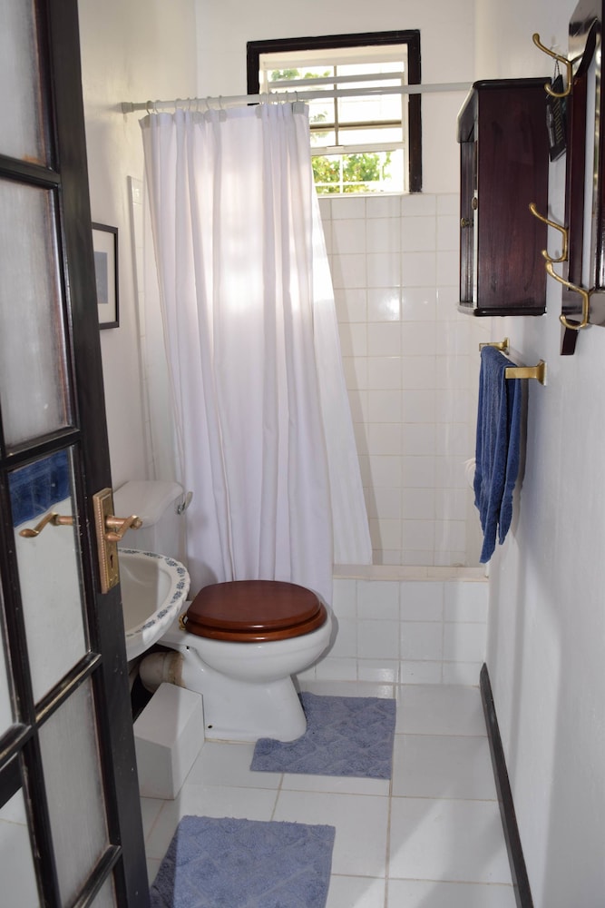 Barbados Chi Guest House