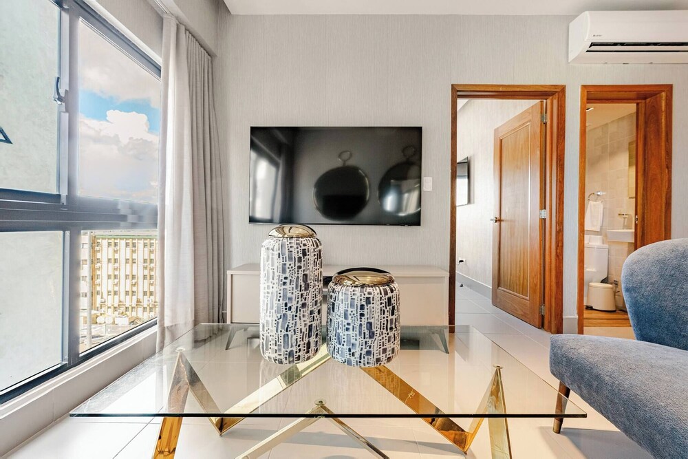Luxurious Santo Domingo Apartment in Heart of the City, Wifi, Pool, Parking Free